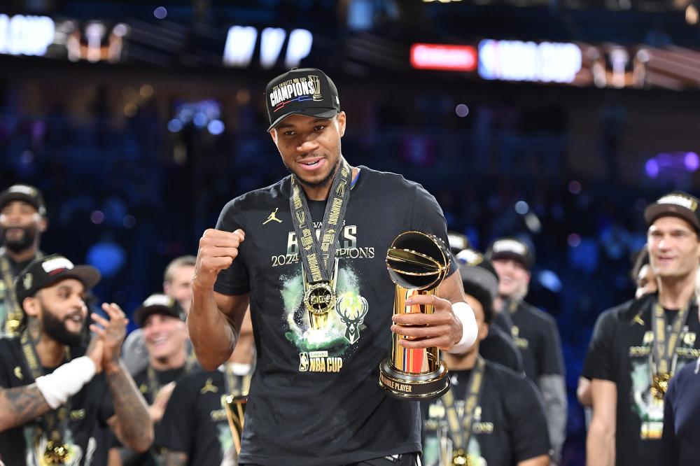 采取更为保 采取更为保